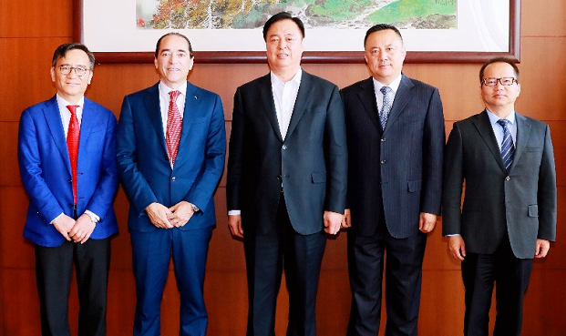 Mr. Liu Hualong, Chairman of Poly Group, met with the CEO of Ferrari Greater China